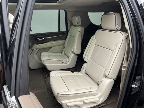 Used 2021 GMC Yukon XL Denali w/ Denali Premium Package image 13