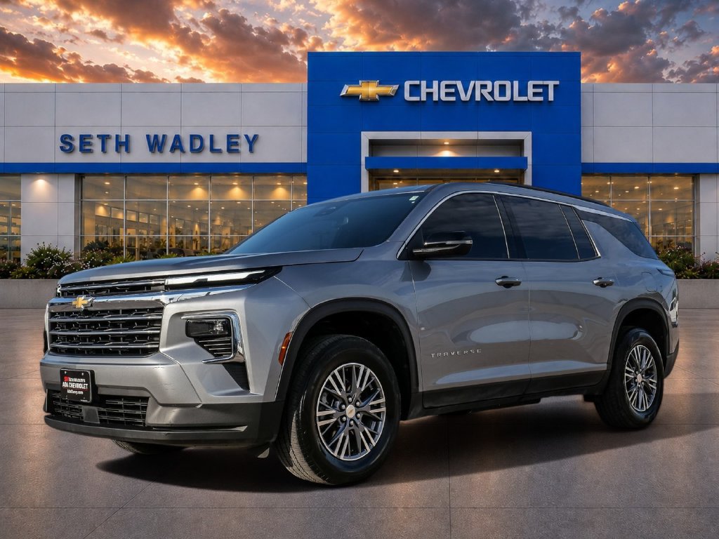Used 2025 Chevrolet Traverse LT FWD image 3