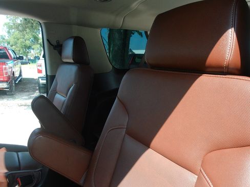 Used 2017 Chevrolet Suburban Premier RWD image 28