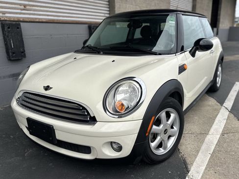 Used 2010 MINI Cooper Hardtop FWD image 1