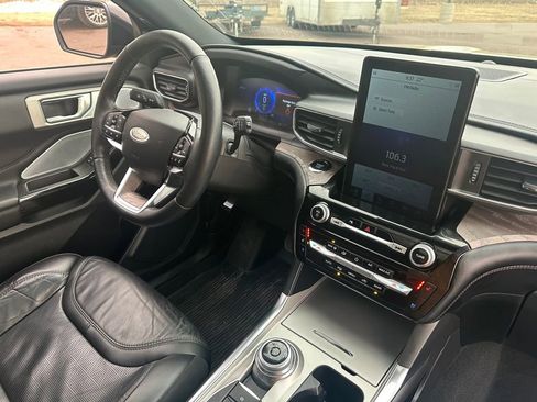 Used 2024 Ford Explorer Platinum w/ Technology Package image 33