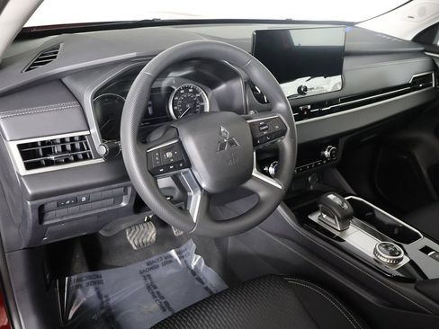 New 2026 Mitsubishi Outlander ES image 28