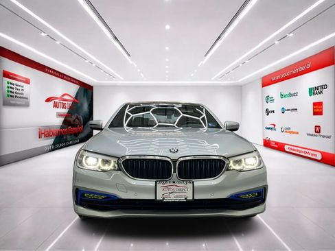 Used 2018 BMW 530e xDrive w/ Premium Package 2 AWD/4WD image 2