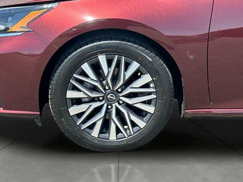 Used 2025 Nissan Altima 2.5 SV FWD image 30