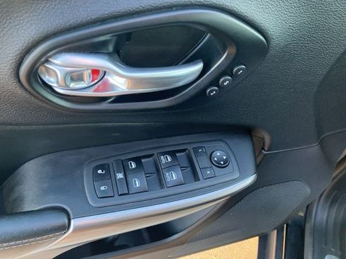 Certified 2021 Jeep Cherokee Limited w/ Elite Package image 10