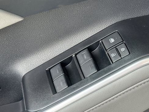 New 2026 Toyota Highlander XLE image 14