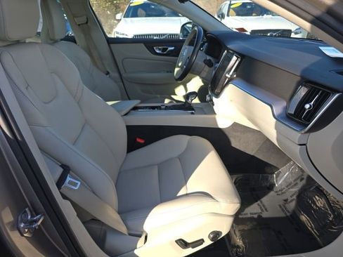 Used 2020 Volvo S60 T6 Momentum image 16