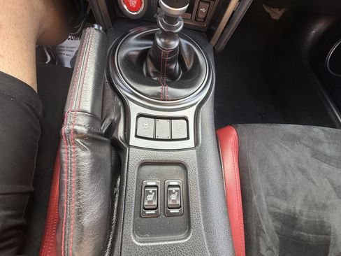 Used 2018 Subaru BRZ tS RWD image 27