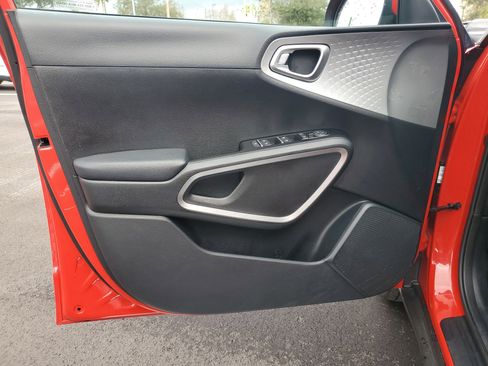 Used 2025 Kia Soul LX w/ LX Technology Package image 12