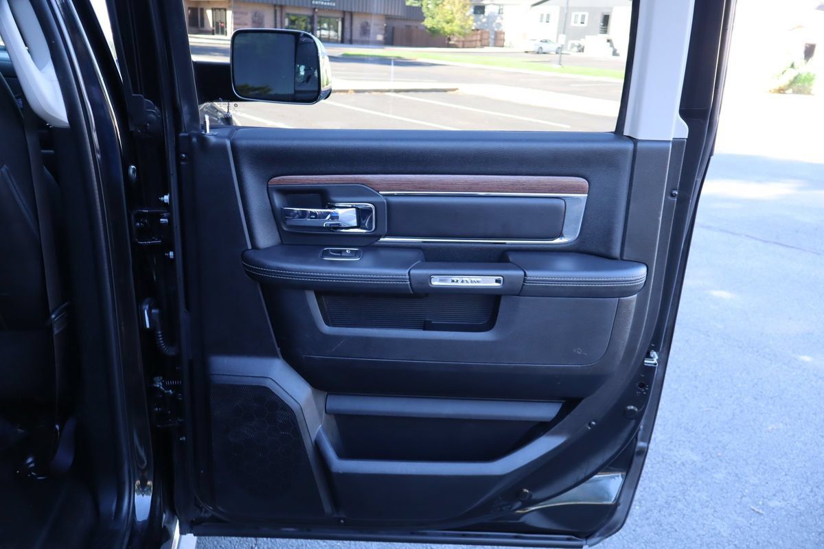 Used 2018 RAM 1500 Laramie w/ Convenience Group AWD/4WD image 25