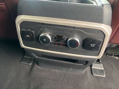 Used 2024 Ford Expedition Limited AWD/4WD image 25