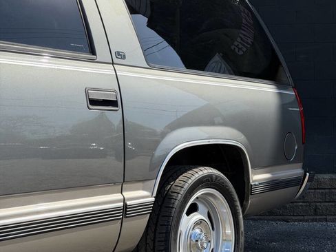 Used 1999 Chevrolet Suburban 2WD w/ Preferred Equipment Group 3 image 11
