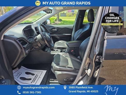 Used 2020 Jeep Cherokee Trailhawk w/ Cold Weather Group AWD/4WD image 9