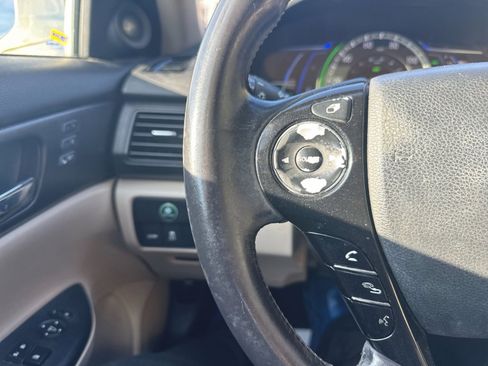 Used 2014 Honda Accord Touring image 16