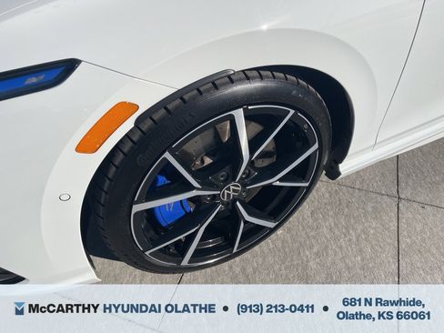 Used 2022 Volkswagen Golf R image 17