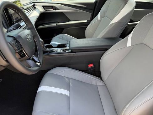 Used 2026 Toyota Camry SE FWD image 9