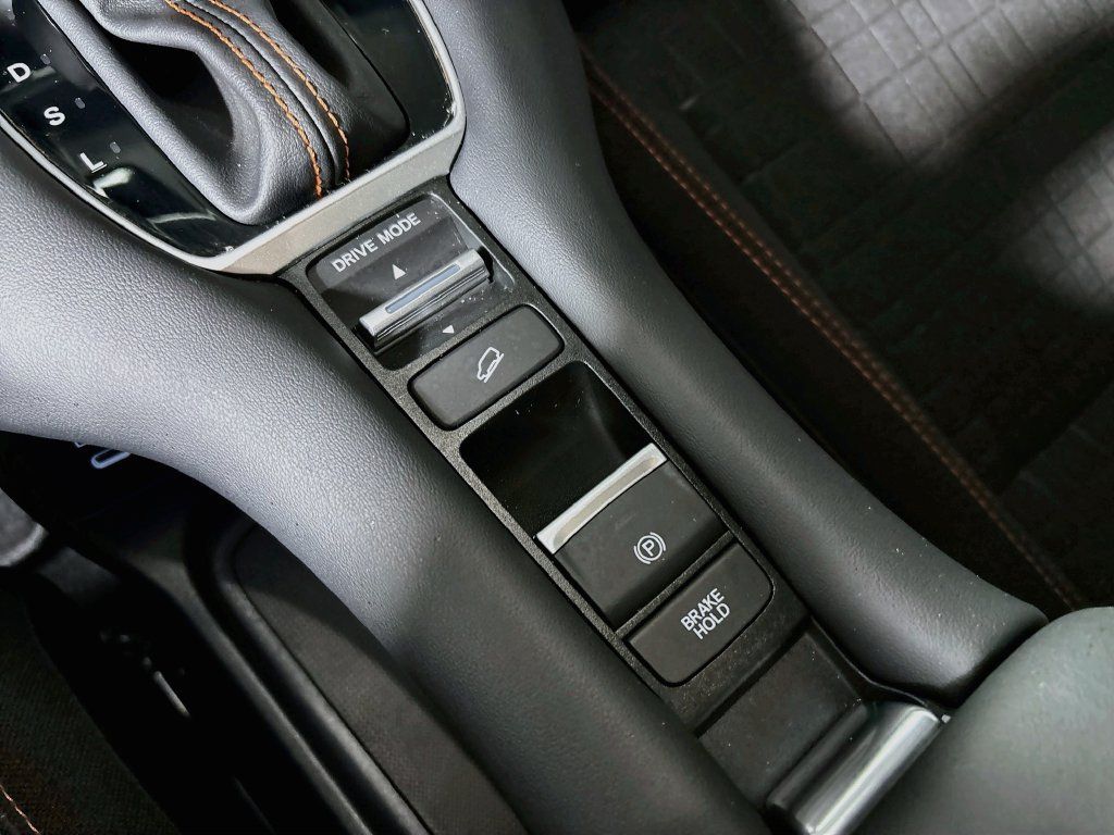 Used 2025 Honda HR-V Sport image 15