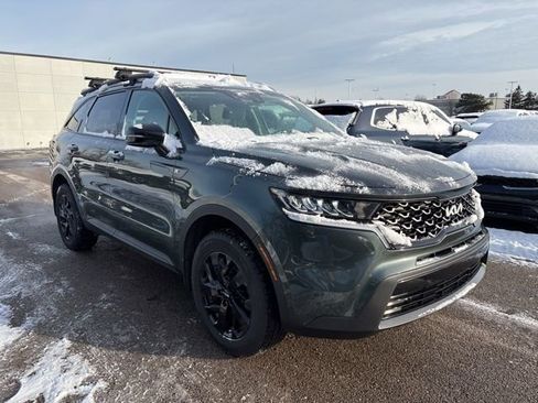 Certified 2022 Kia Sorento S w/ Panoramic Sunroof Package image 3