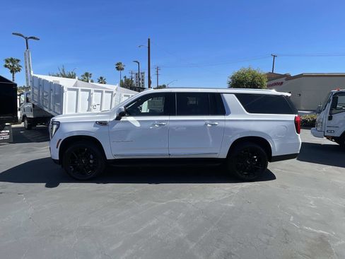 New 2026 GMC Yukon XL Elevation w/ Elevation Premium Package image 8