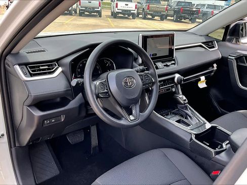 Used 2025 Toyota RAV4 LE image 17