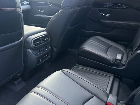 Used 2024 Honda Pilot TrailSport image 12