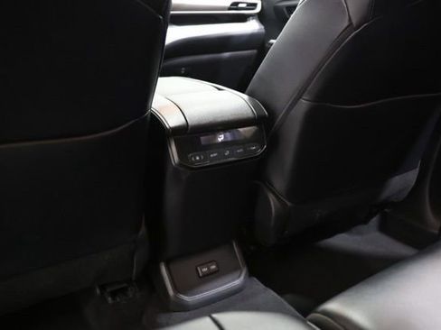 Used 2023 Toyota Highlander XLE FWD image 31