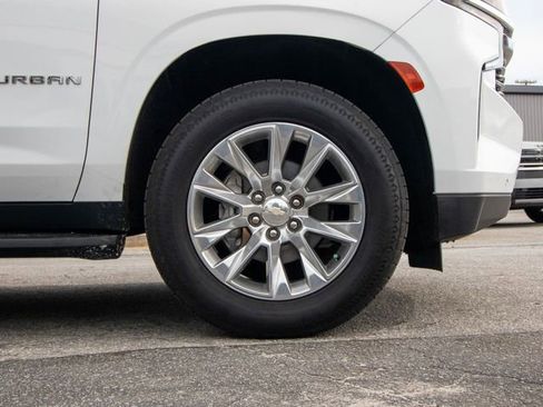 Used 2023 Chevrolet Suburban Premier image 20