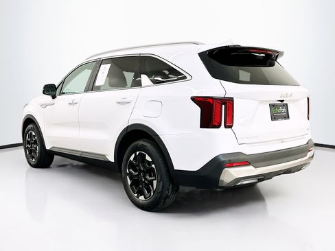 Used 2024 Kia Sorento S image 5