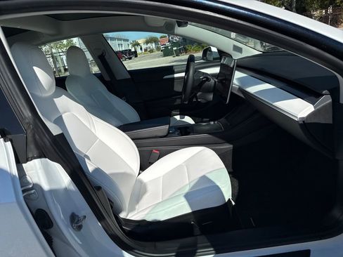 Used 2022 Tesla Model 3 image 23