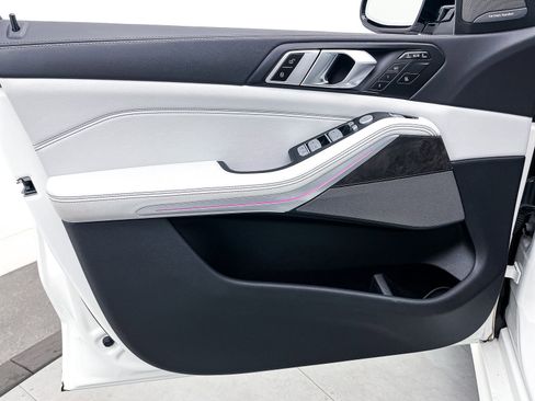 Used 2023 BMW X7 xDrive40i w/ M Sport Package image 31