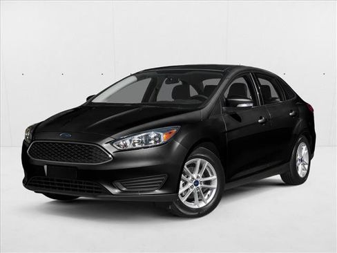 Used 2015 Ford Focus SE w/ SE Cold Weather Package FWD image 1