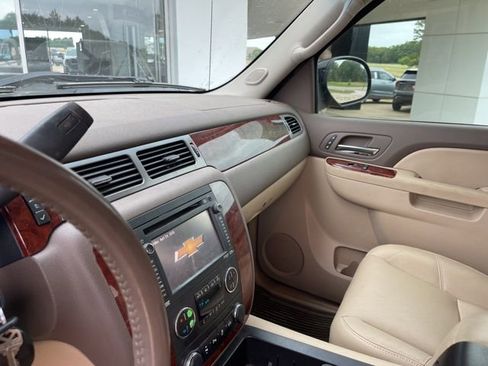 Used 2014 Chevrolet Silverado 2500 LTZ w/ LTZ Plus Package AWD/4WD image 9