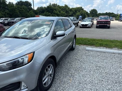 Used 2023 Ford Edge SEL w/ Convenience Package AWD/4WD image 3