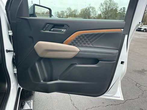 Used 2025 GMC Canyon Denali image 15