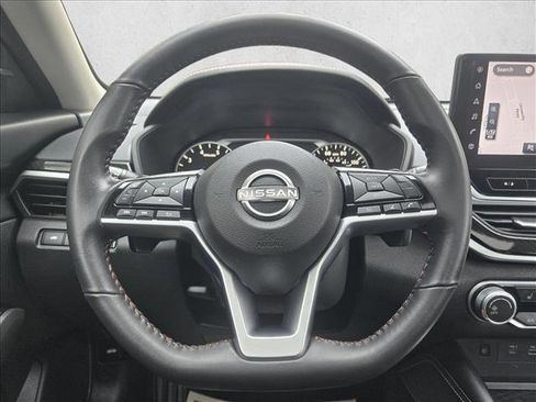 Used 2024 Nissan Altima 2.5 SR w/ SR Premium Package image 17