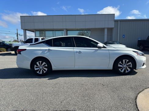 Used 2022 Nissan Altima 2.5 S image 5