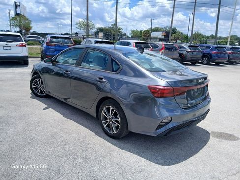 Used 2022 Kia Forte LXS w/ LXS Technology Package FWD image 4