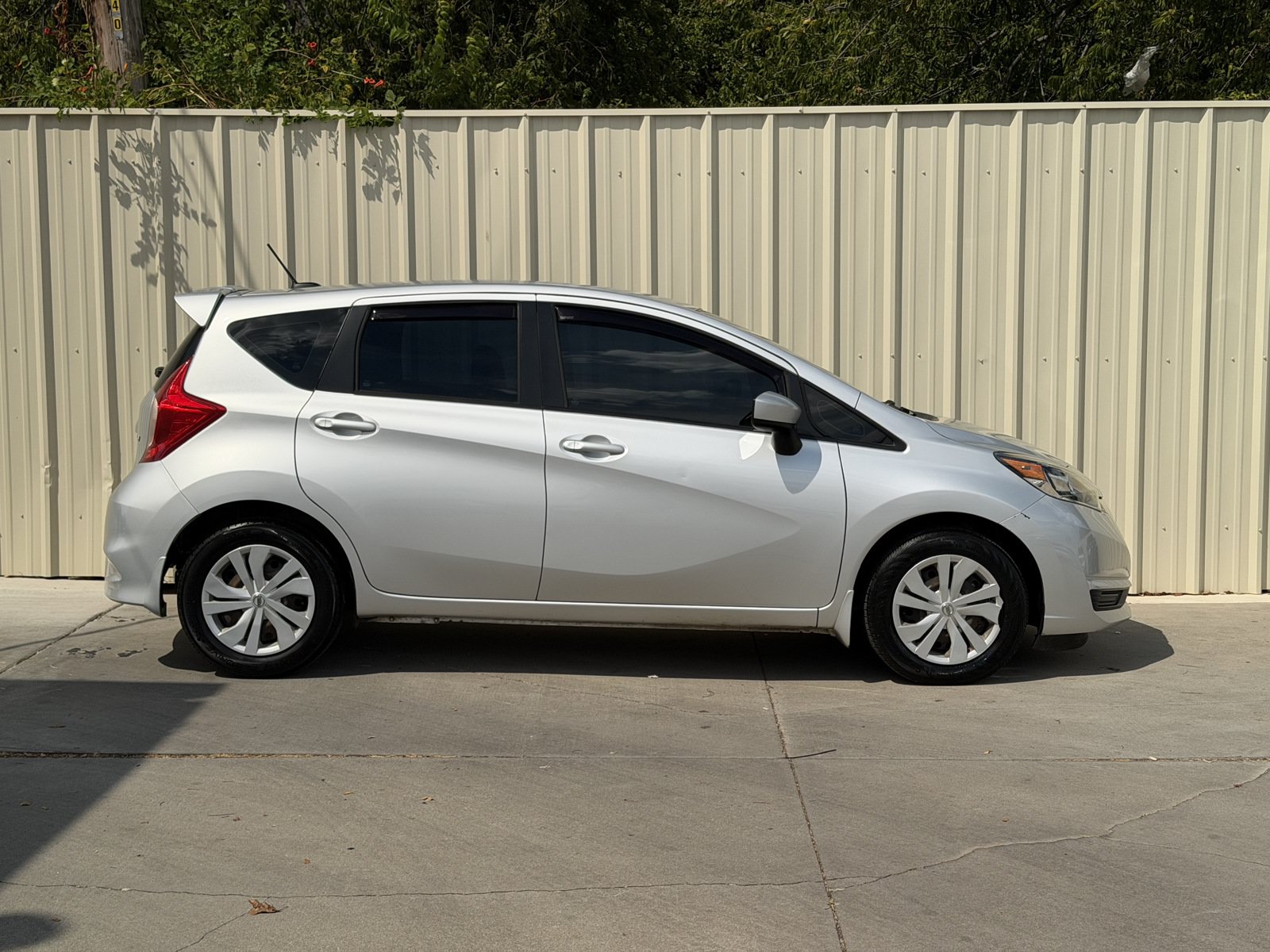 Used 2018 Nissan Versa Note SV FWD image 4