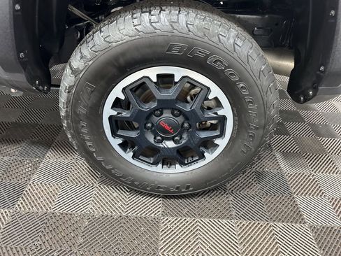 Used 2024 Toyota Tacoma TRD Off-Road image 30
