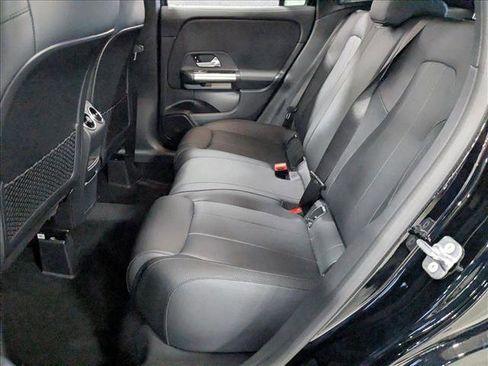 Used 2025 Mercedes-Benz GLA 250 image 14