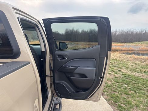 Used 2022 Chevrolet Colorado Z71 AWD/4WD image 35