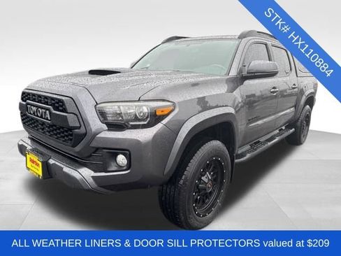 Used 2017 Toyota Tacoma TRD Sport w/ Tow Package image 3