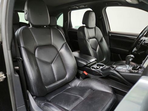Used 2017 Porsche Cayenne Platinum Edition AWD/4WD image 27