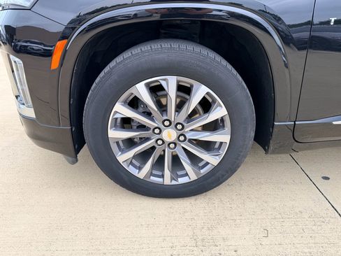 Used 2023 Chevrolet Traverse Premier AWD/4WD image 32