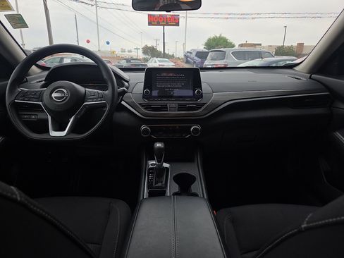 Used 2025 Nissan Altima 2.5 SV FWD image 7