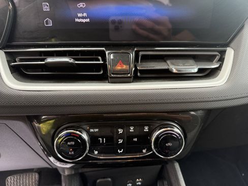 Used 2024 Chevrolet TrailBlazer LT w/ Convenience Package FWD image 26
