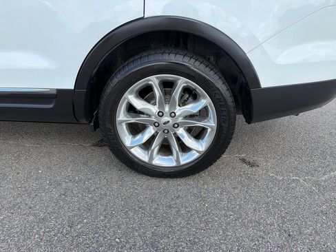 Used 2014 Ford Explorer XLT w/ Equipment Group 202A FWD image 24