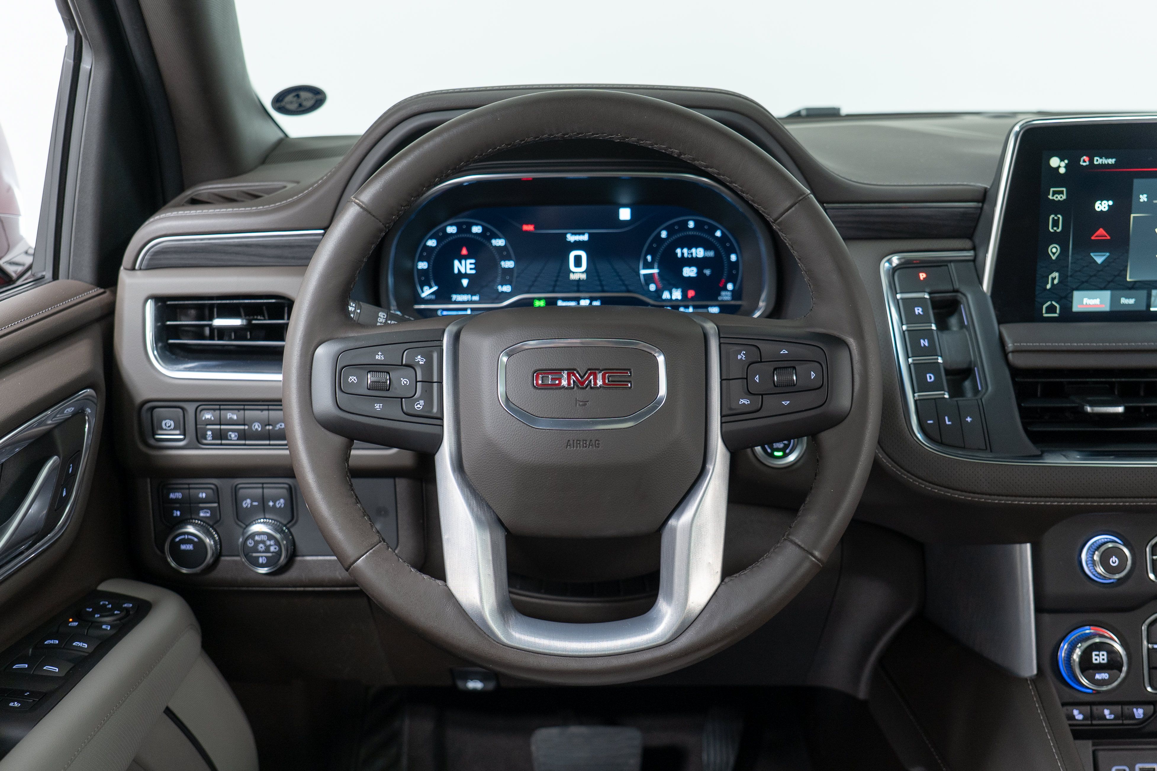 Used 2022 GMC Yukon SLT w/ SLT Premium Package AWD/4WD image 17
