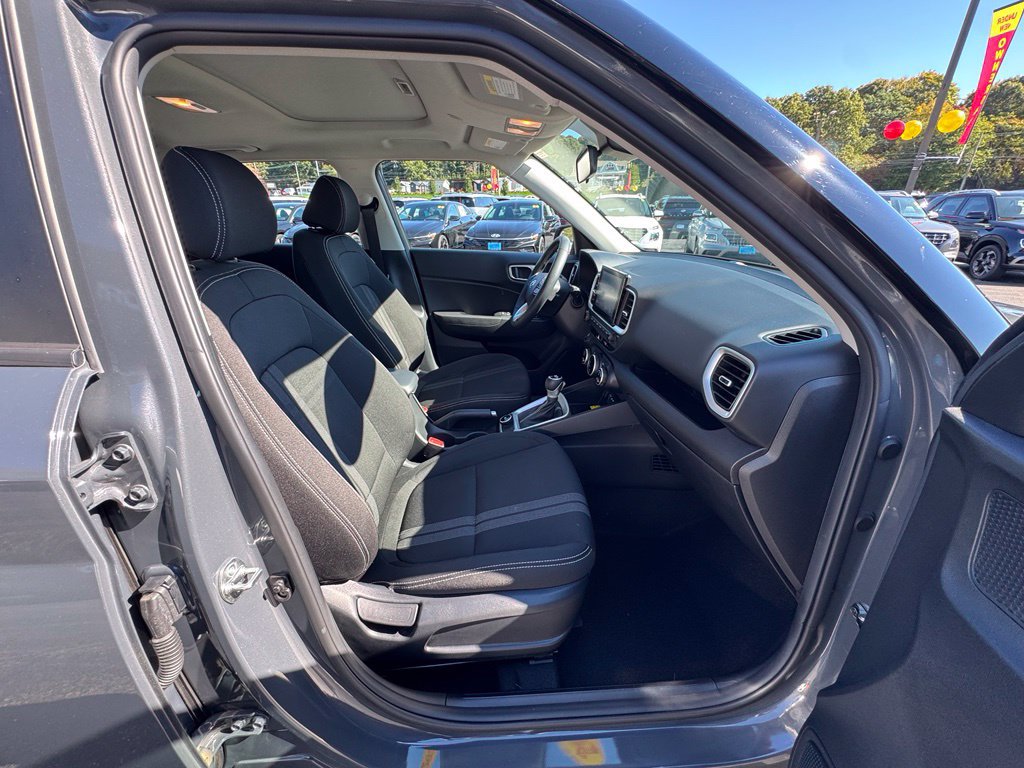 Used 2024 Hyundai Venue SEL FWD image 24