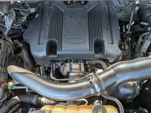 Used 2018 Ford Expedition Limited w/ Equipment Group 302A RWD image 12